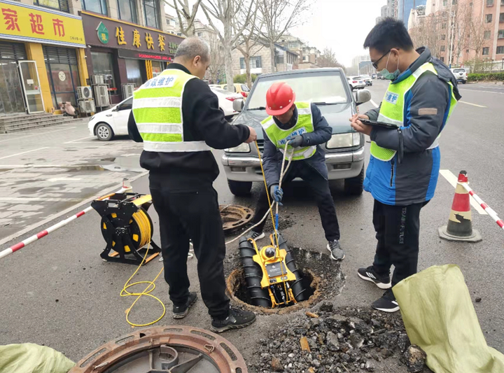 德州市政引进全地形机器人给管道“看病”！精准查找管道的问题点位