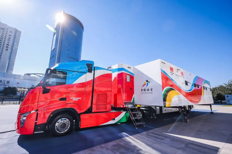 山东设计制造的中国首台雪蜡车 山东设计制造的中国首台雪蜡车