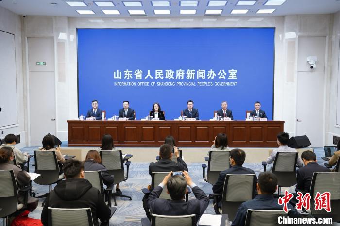 山东省人民政府召开新闻发布会。　孙婷婷 摄