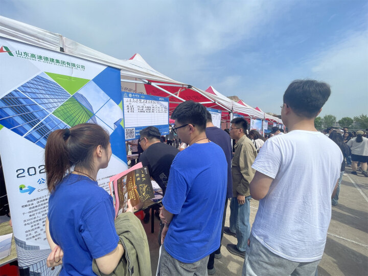 bf7b10cc-782b-LO9b-9db1-1538dc1ad693.jpg