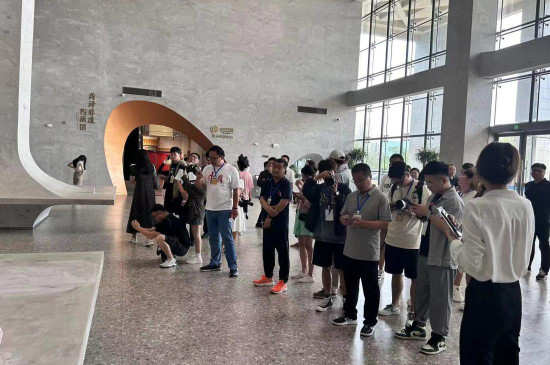 图片：“山东手造·创艺菏泽”展示体验中心