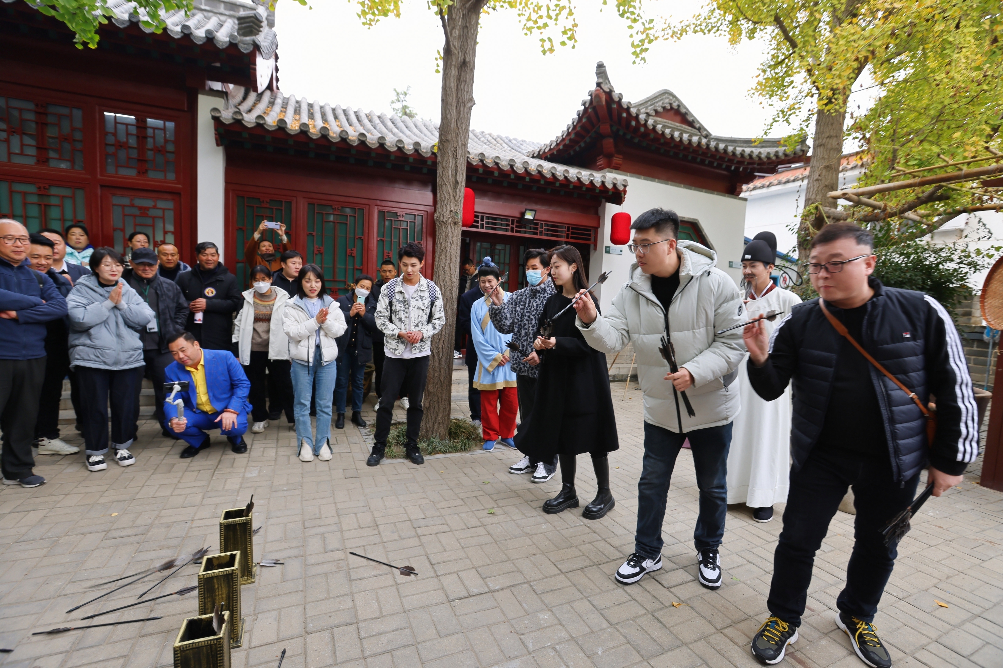 文化“两创”看齐鲁|登上太白楼李白纪念馆，全国网络名人感受诗韵济宁