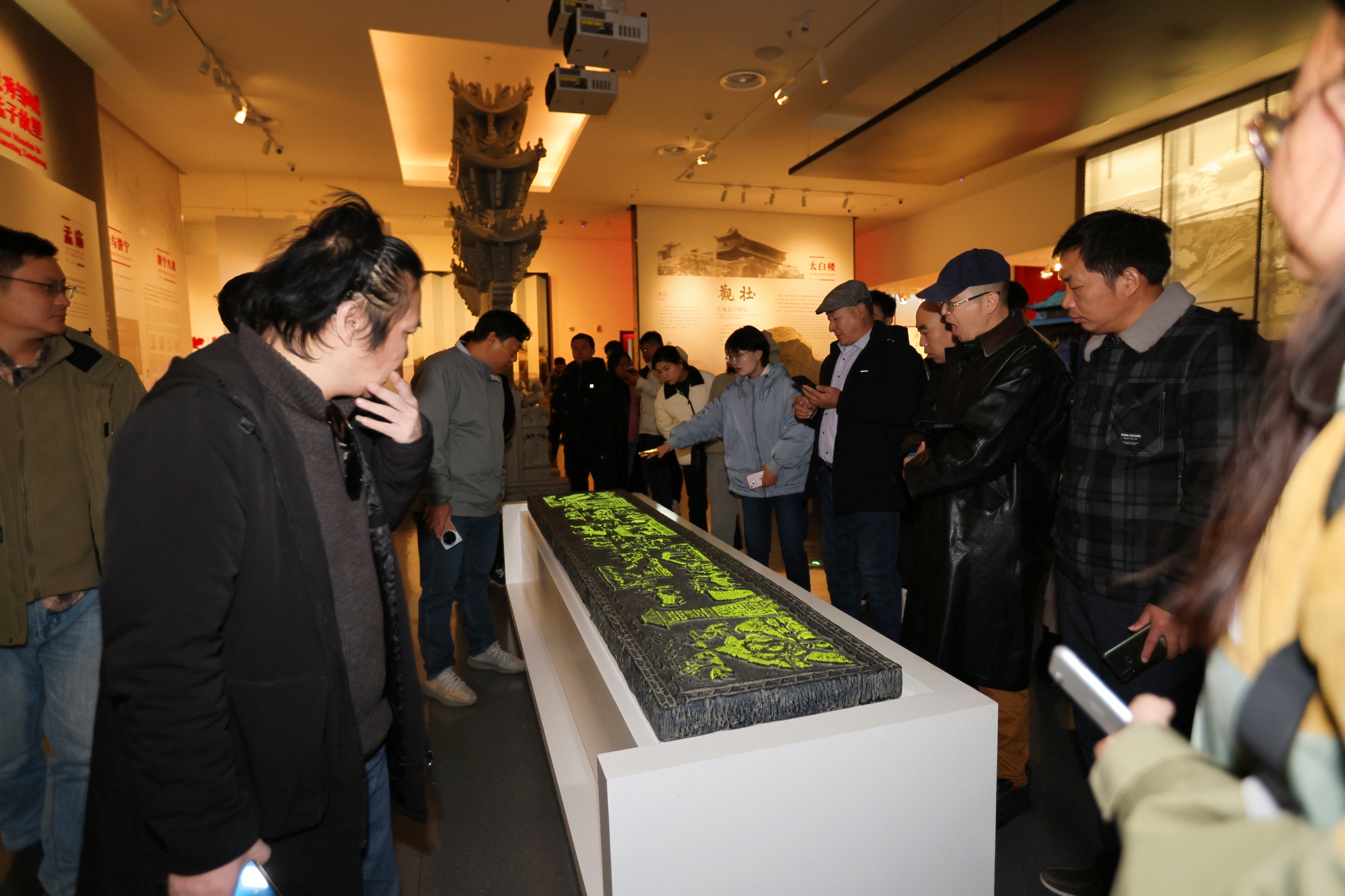 文化“两创”看齐鲁|走进济宁市文化中心，听陈列藏品诉说城市历史