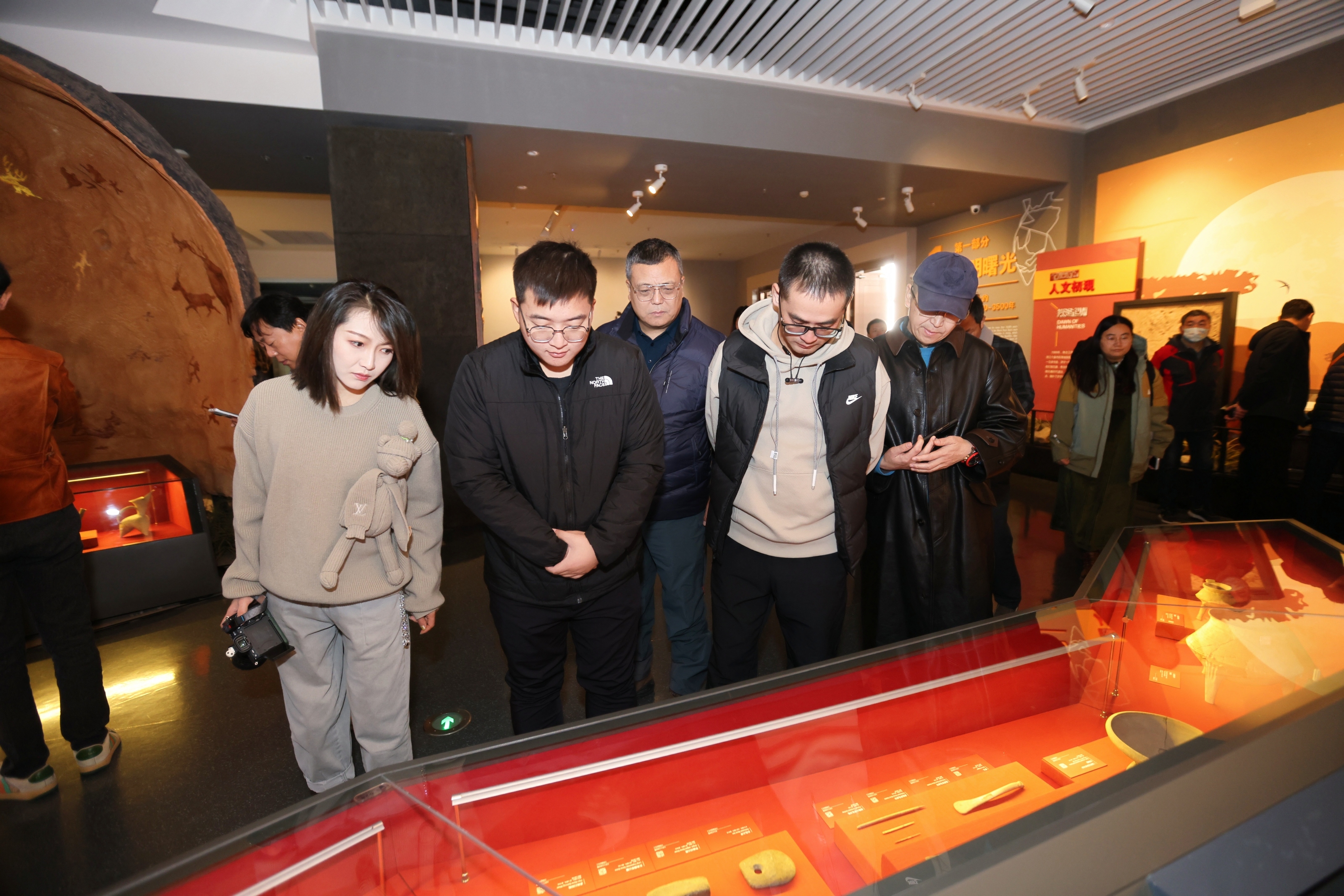 文化“两创”看齐鲁|走进济宁市文化中心，听陈列藏品诉说城市历史