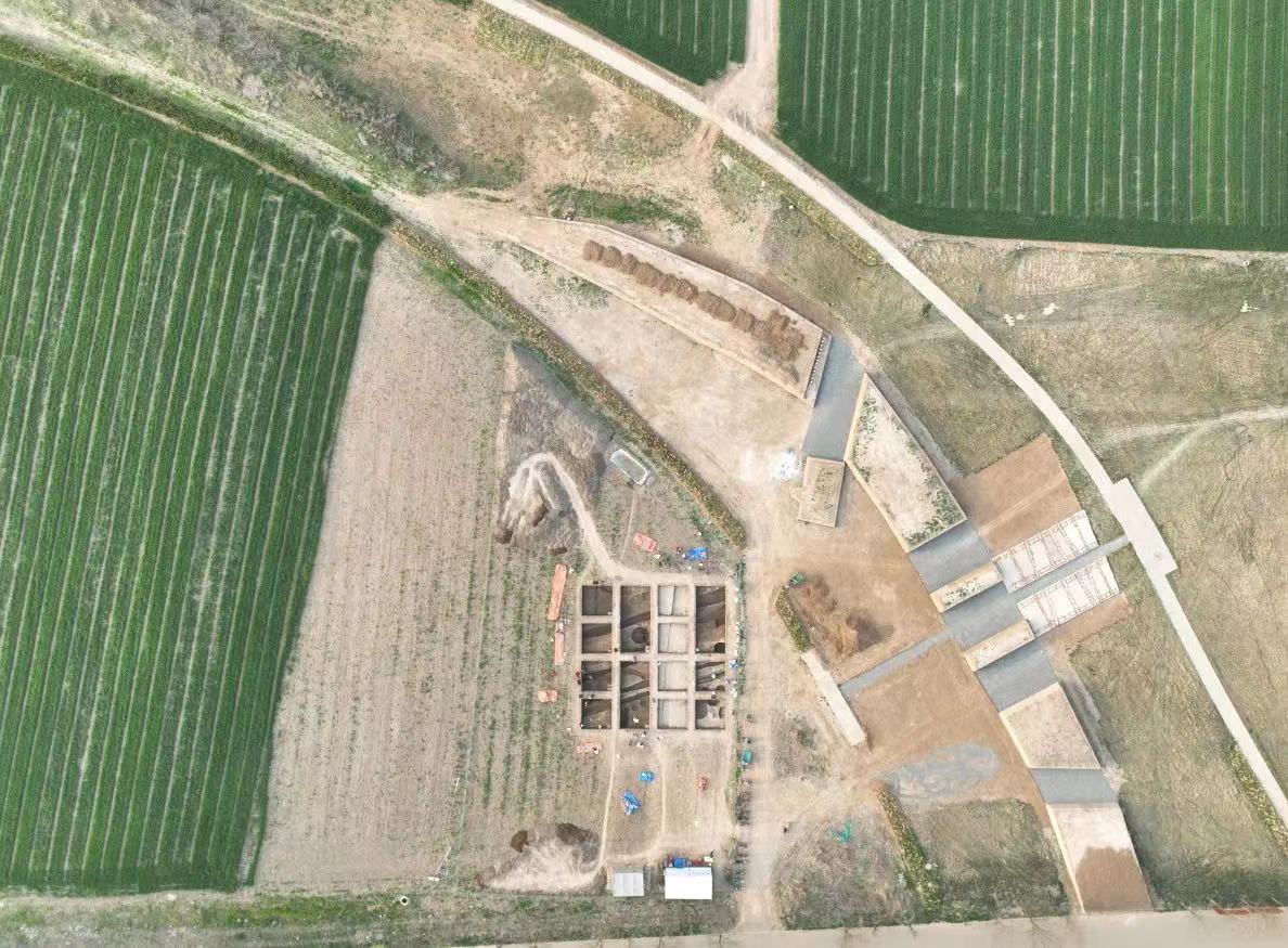 城子崖遗址“一门三道”城门址复原。 城子崖遗址“一门三道”城门址复原。